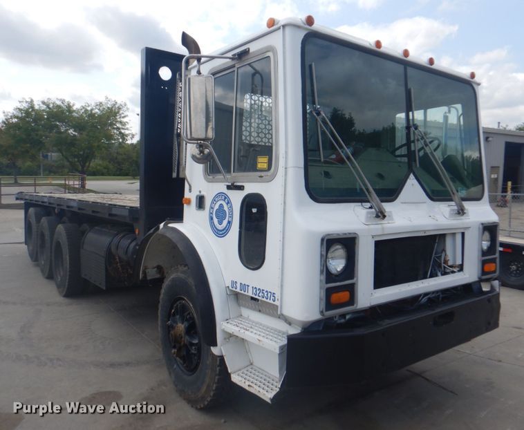 image for item KX9642 1985 Mack MR611S  flatbed truck
