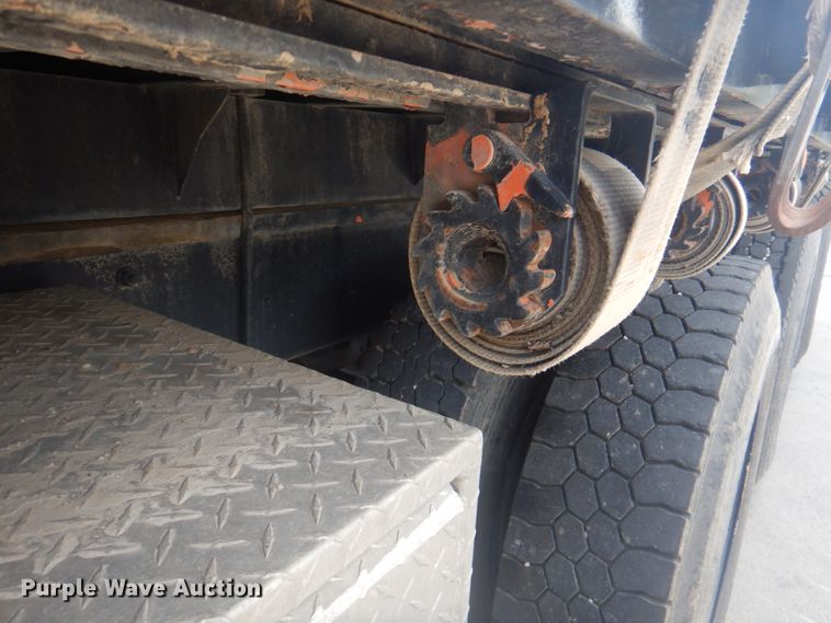 image for item KX9642 1985 Mack MR611S  flatbed truck