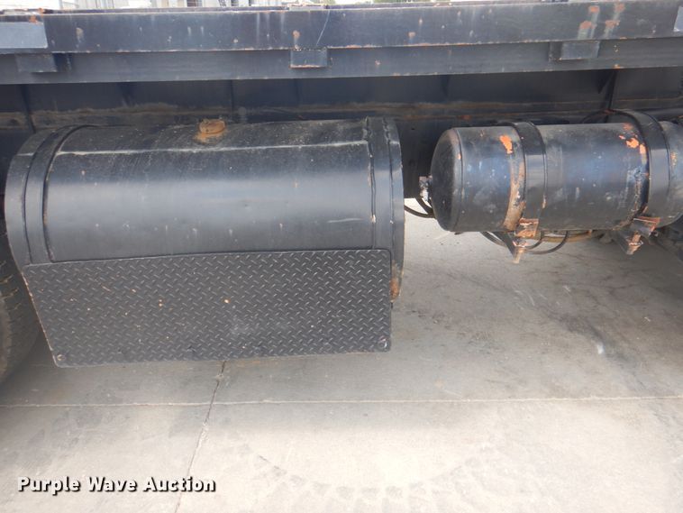 image for item KX9642 1985 Mack MR611S  flatbed truck