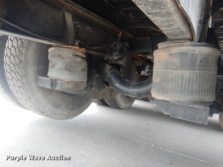 image for item KX9642 1985 Mack MR611S  flatbed truck