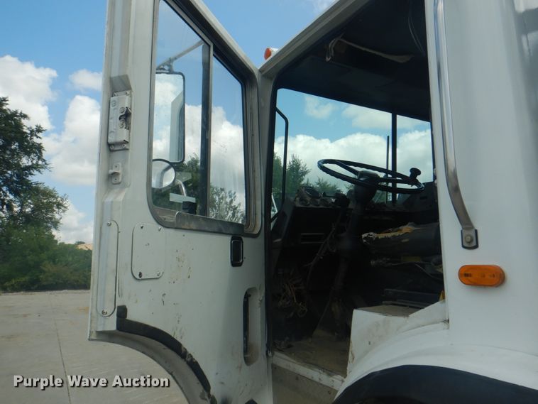 image for item KX9642 1985 Mack MR611S  flatbed truck