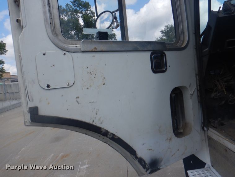 image for item KX9642 1985 Mack MR611S  flatbed truck