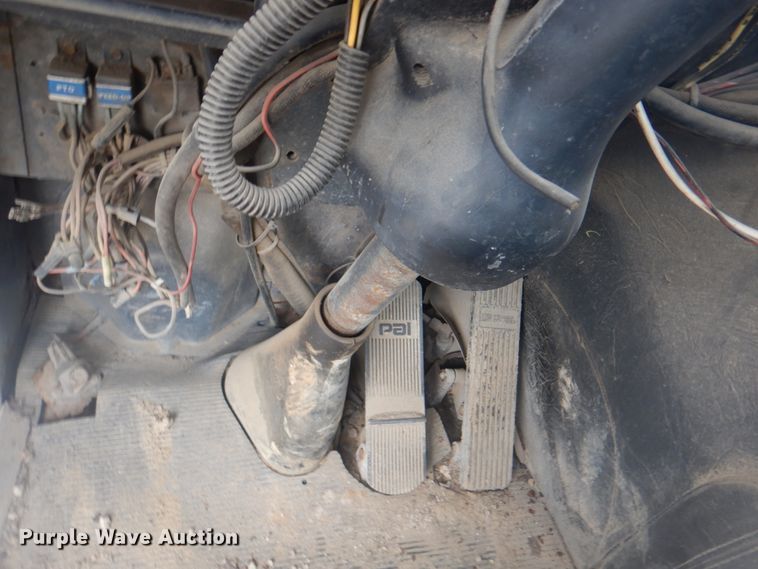 image for item KX9642 1985 Mack MR611S  flatbed truck