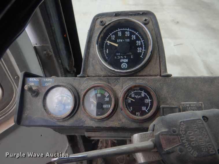 image for item KX9642 1985 Mack MR611S  flatbed truck