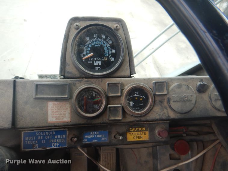 image for item KX9642 1985 Mack MR611S  flatbed truck