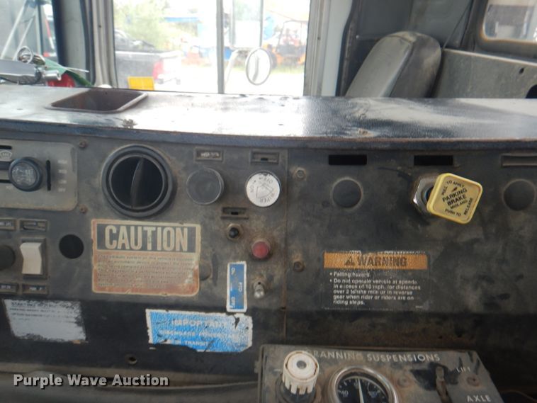 image for item KX9642 1985 Mack MR611S  flatbed truck