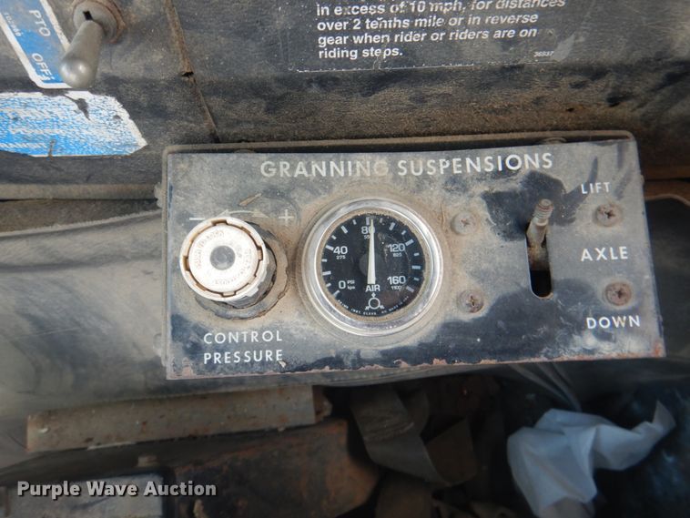 image for item KX9642 1985 Mack MR611S  flatbed truck