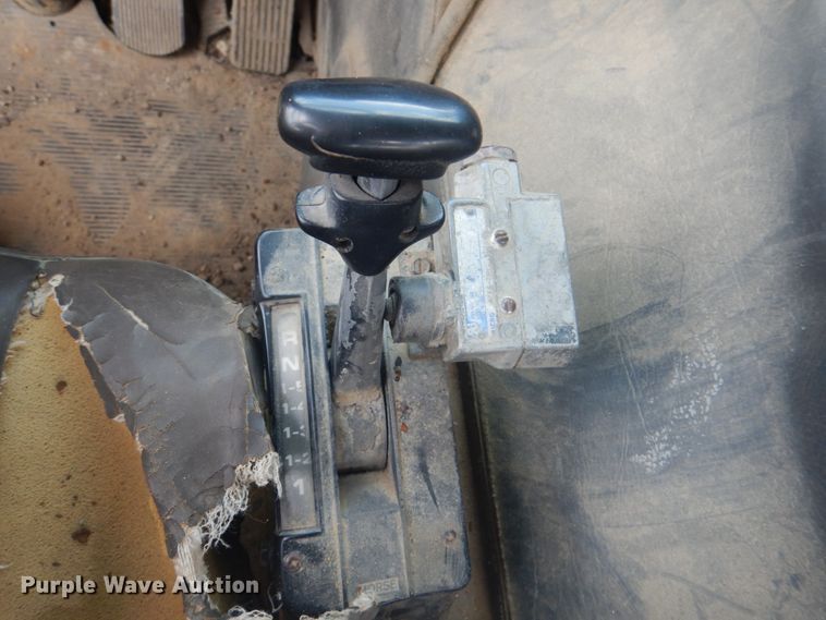 image for item KX9642 1985 Mack MR611S  flatbed truck