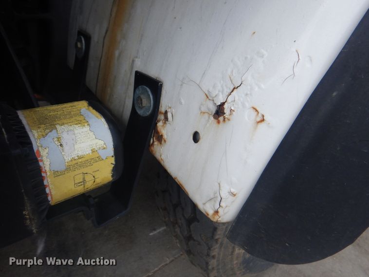 image for item KX9642 1985 Mack MR611S  flatbed truck