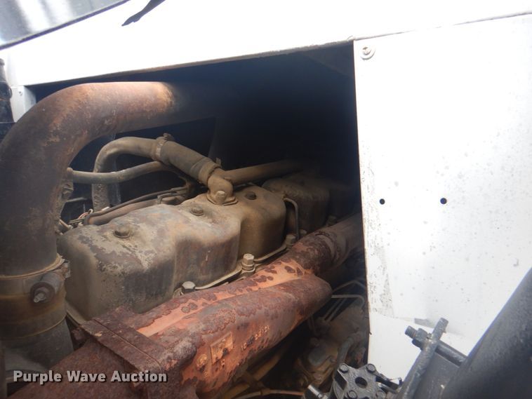 image for item KX9642 1985 Mack MR611S  flatbed truck