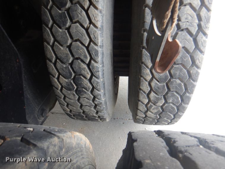 image for item KX9642 1985 Mack MR611S  flatbed truck