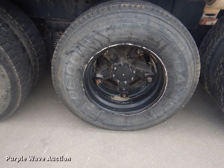 image for item KX9642 1985 Mack MR611S  flatbed truck