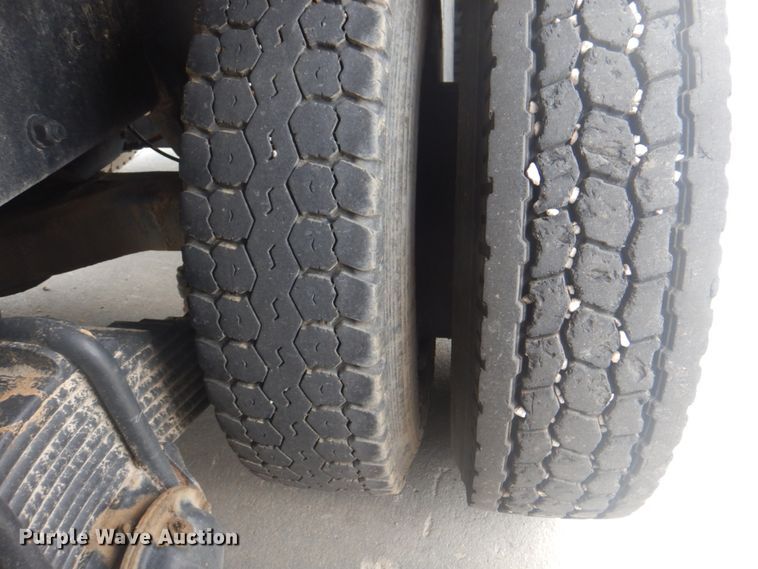 image for item KX9642 1985 Mack MR611S  flatbed truck