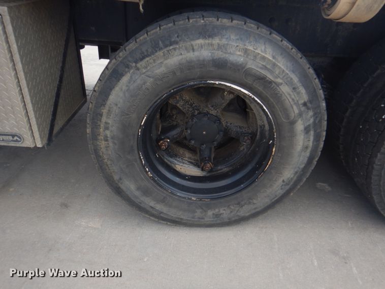 image for item KX9642 1985 Mack MR611S  flatbed truck