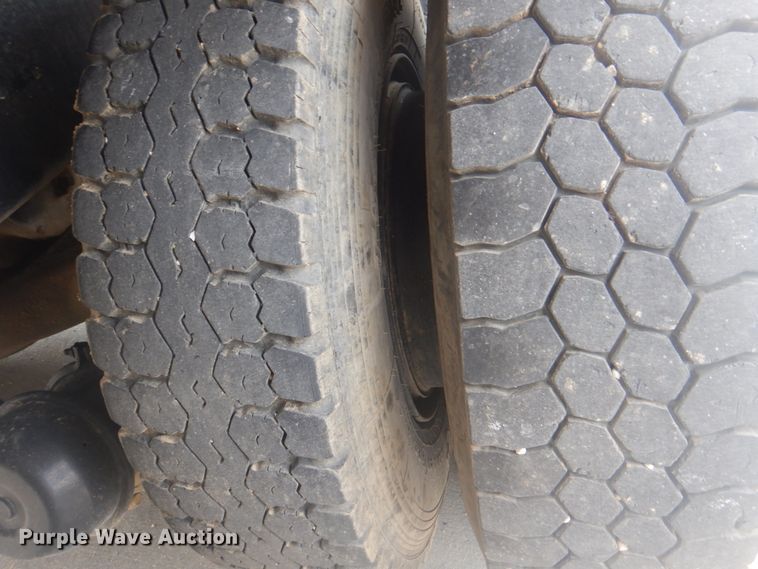 image for item KX9642 1985 Mack MR611S  flatbed truck