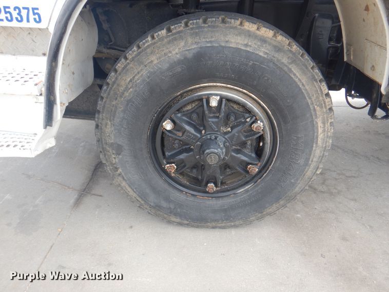 image for item KX9642 1985 Mack MR611S  flatbed truck