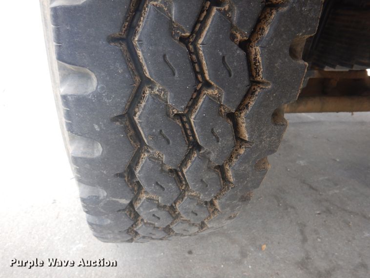 image for item KX9642 1985 Mack MR611S  flatbed truck