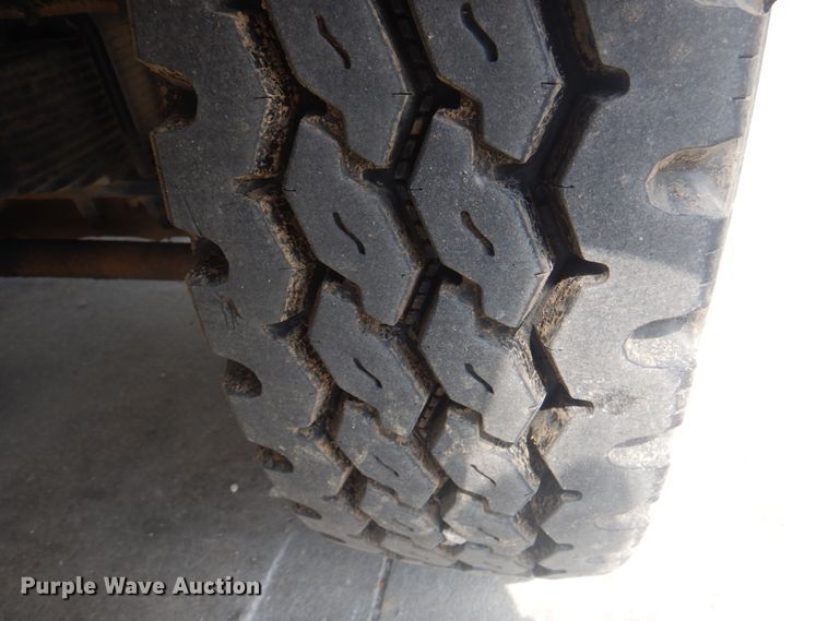 image for item KX9642 1985 Mack MR611S  flatbed truck