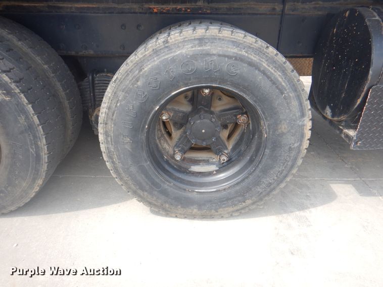 image for item KX9642 1985 Mack MR611S  flatbed truck