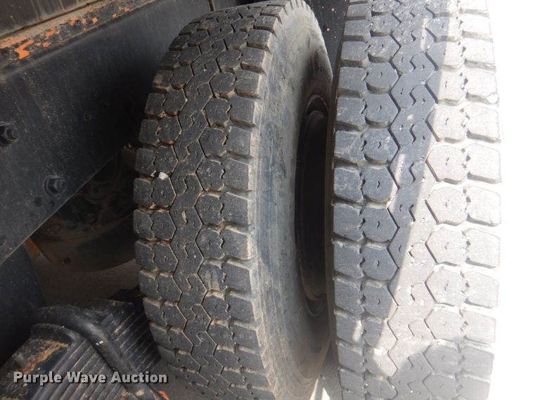 image for item KX9642 1985 Mack MR611S  flatbed truck