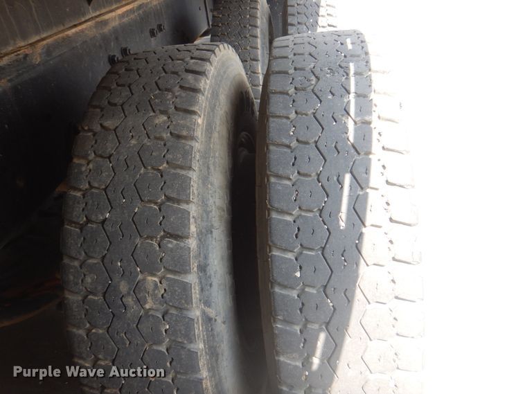 image for item KX9642 1985 Mack MR611S  flatbed truck