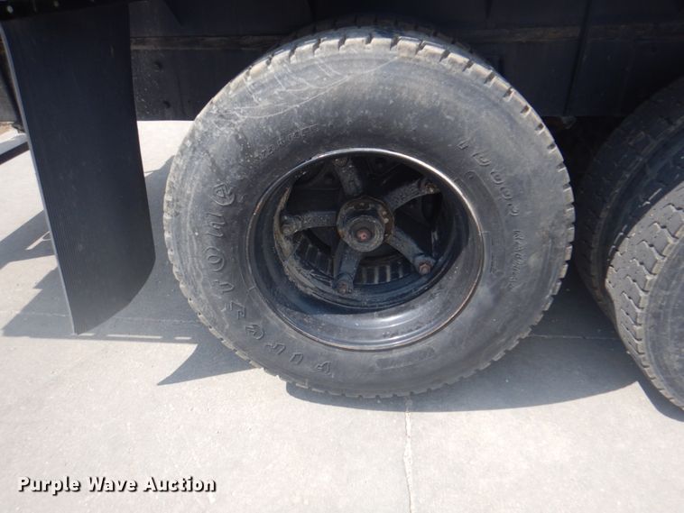 image for item KX9642 1985 Mack MR611S  flatbed truck