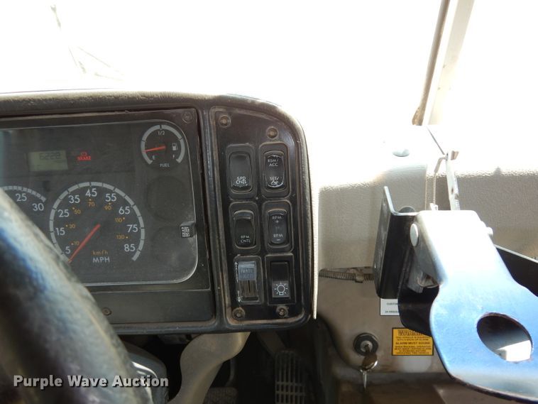 image for item DG0725 2006 Freightliner Thomas  school bus