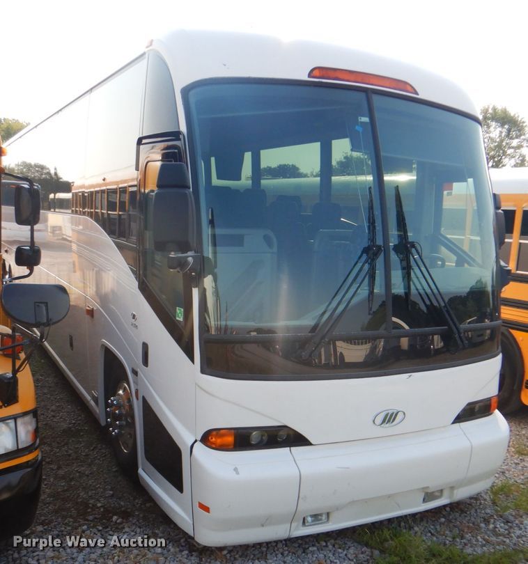 image for item DG1716 2008 MCI J4500  coach bus