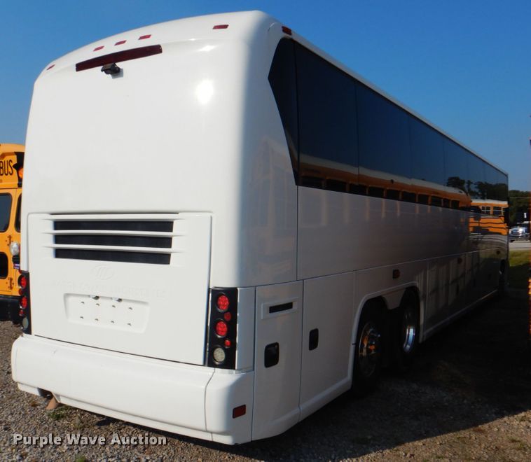 image for item DG1716 2008 MCI J4500  coach bus