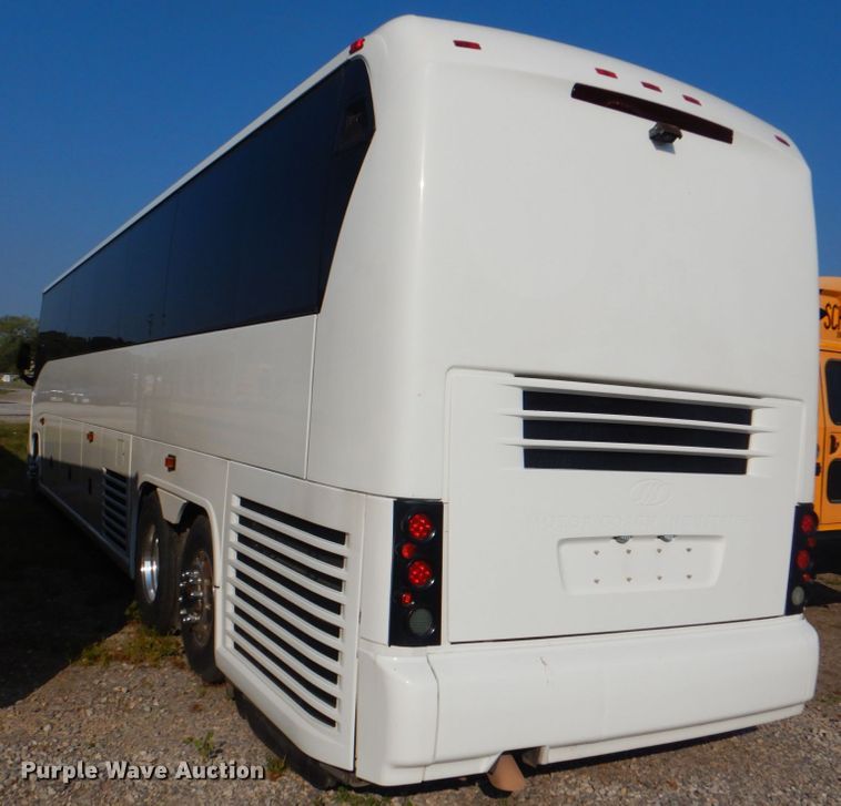 image for item DG1716 2008 MCI J4500  coach bus