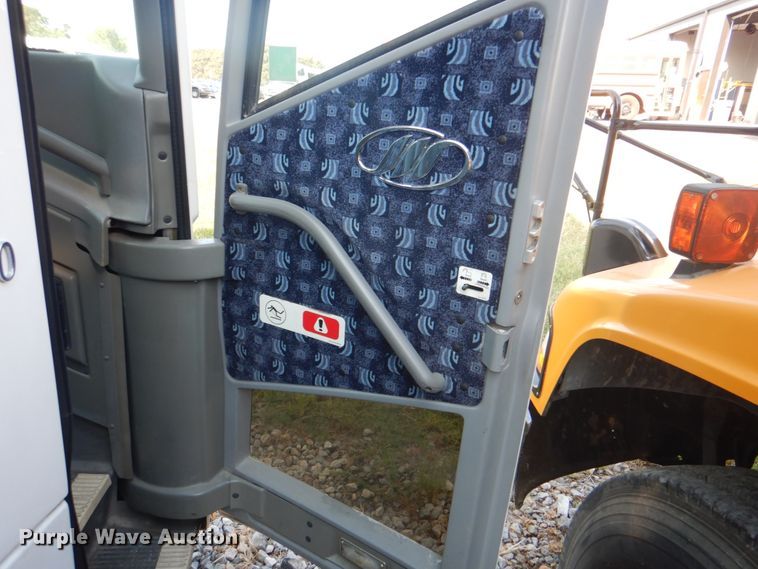 image for item DG1716 2008 MCI J4500  coach bus