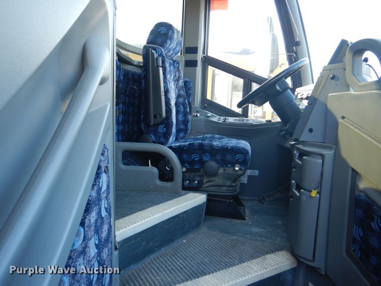 image for item DG1716 2008 MCI J4500  coach bus