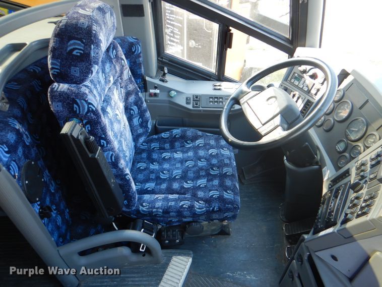 image for item DG1716 2008 MCI J4500  coach bus