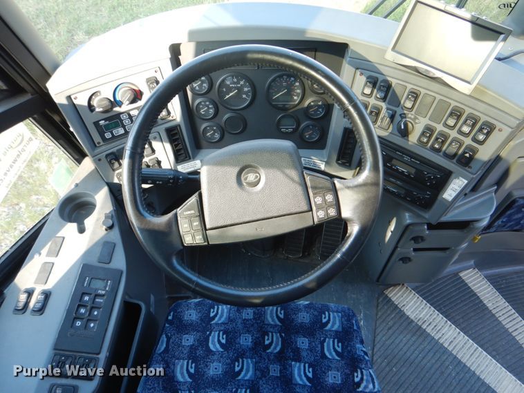 image for item DG1716 2008 MCI J4500  coach bus