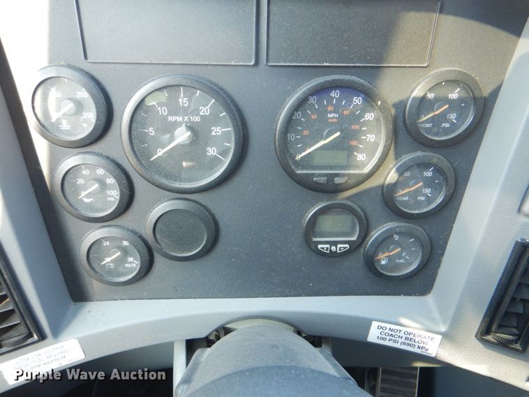 image for item DG1716 2008 MCI J4500  coach bus