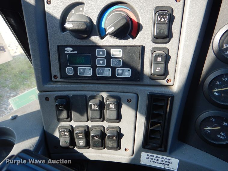 image for item DG1716 2008 MCI J4500  coach bus