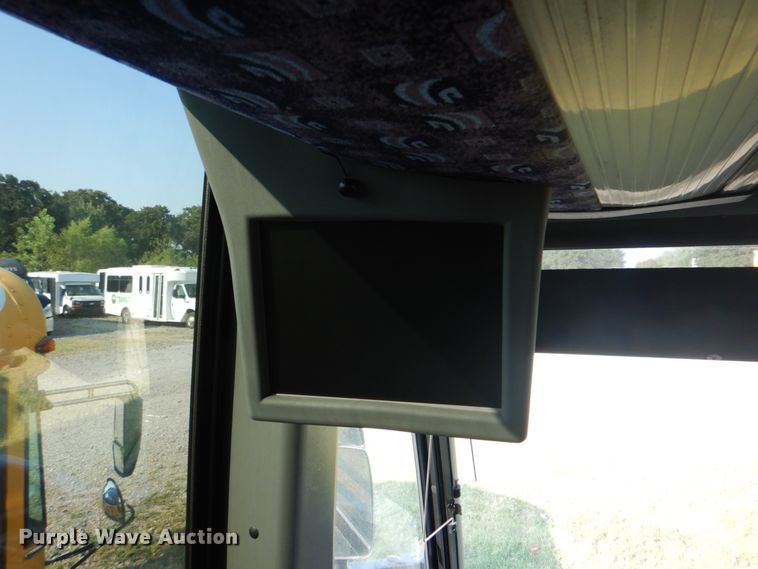 image for item DG1716 2008 MCI J4500  coach bus