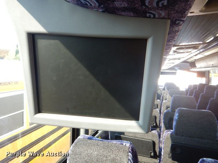 image for item DG1716 2008 MCI J4500  coach bus