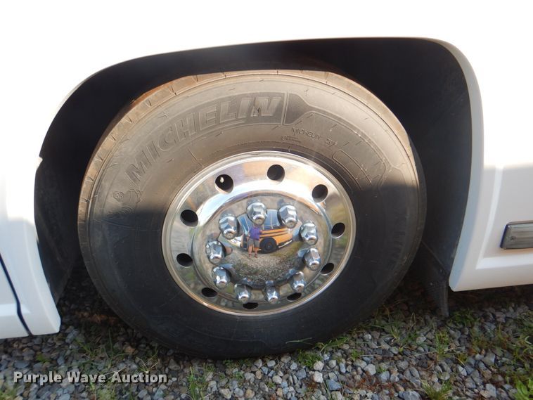 image for item DG1716 2008 MCI J4500  coach bus