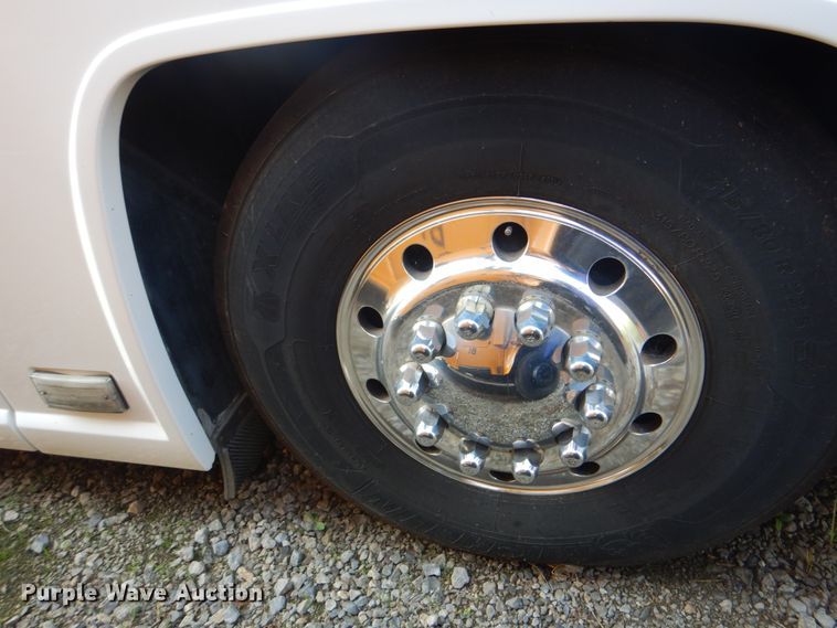 image for item DG1716 2008 MCI J4500  coach bus