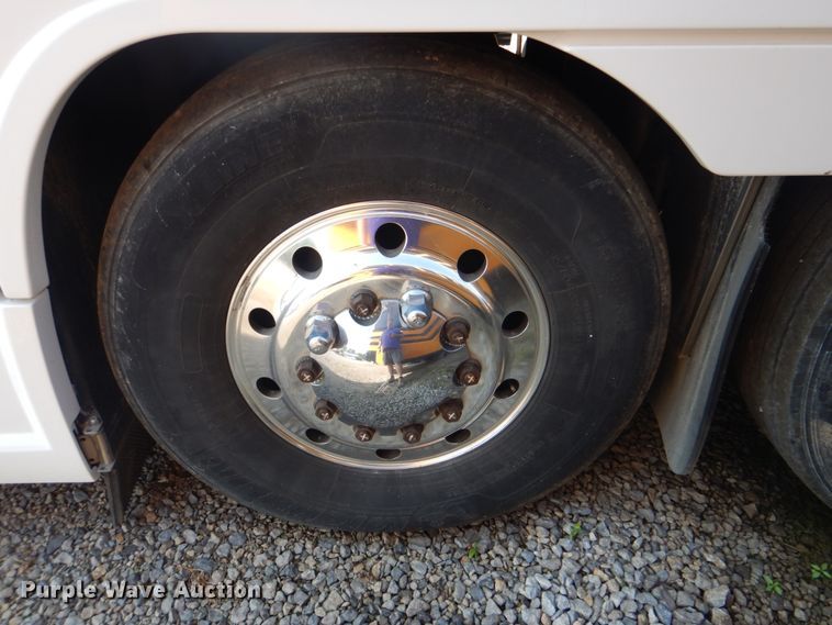 image for item DG1716 2008 MCI J4500  coach bus