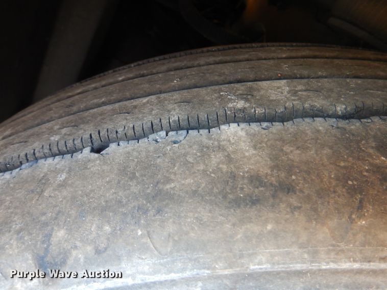 image for item DG1716 2008 MCI J4500  coach bus