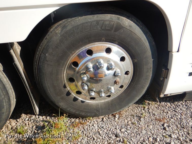 image for item DG1716 2008 MCI J4500  coach bus