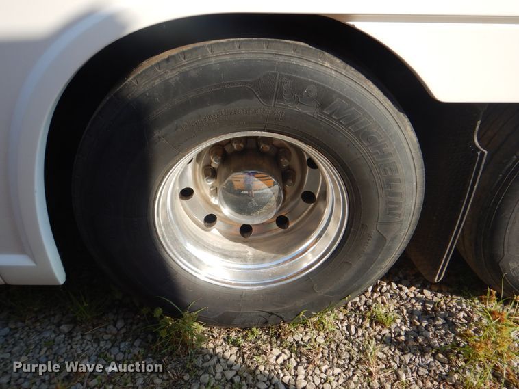 image for item DG1716 2008 MCI J4500  coach bus