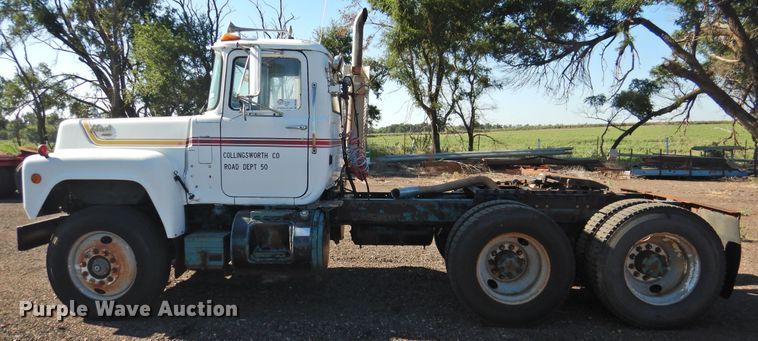 image for item DK2436 1989 Mack R690ST  semi truck
