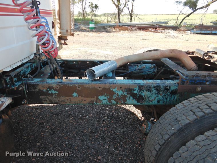 image for item DK2436 1989 Mack R690ST  semi truck