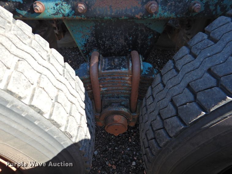 image for item DK2436 1989 Mack R690ST  semi truck