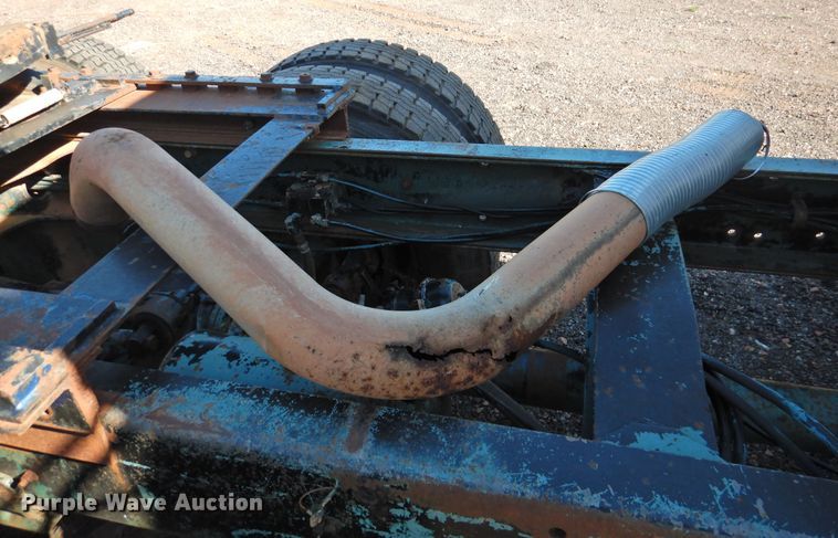 image for item DK2436 1989 Mack R690ST  semi truck