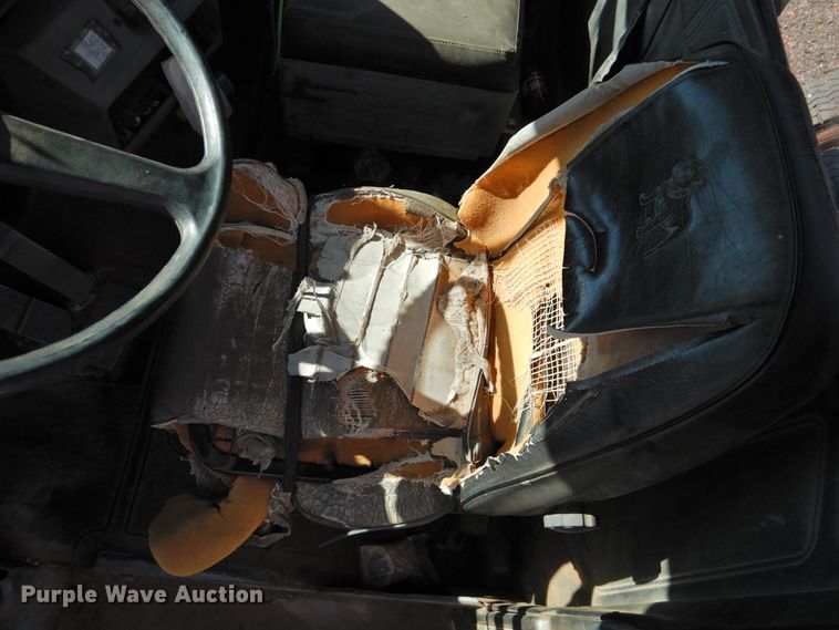 image for item DK2436 1989 Mack R690ST  semi truck