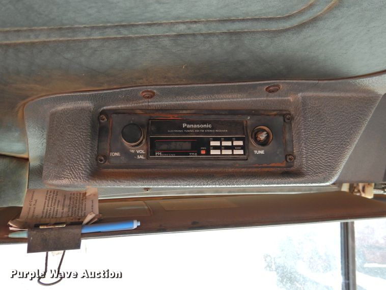 image for item DK2436 1989 Mack R690ST  semi truck